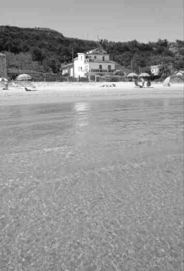 Vintage retreat on the dunes beach of Stazione di Tollo